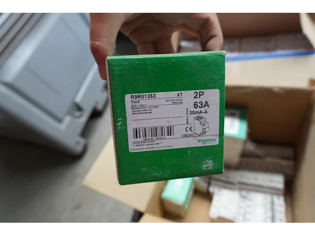 Pallet nieuw elektriciteitsmateriaal abb, schneider, socomec - afbeelding 8 van  15
