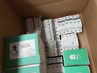 Pallet nieuw elektriciteitsmateriaal abb, schneider, socomec - afbeelding 10 van  15