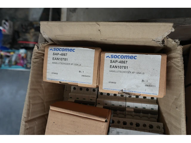 Pallet nieuw elektriciteitsmateriaal abb, schneider, socomec - afbeelding 11 van  15