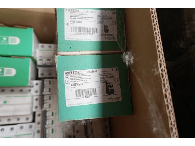 Pallet nieuw elektriciteitsmateriaal abb, schneider, socomec - afbeelding 12 van  15