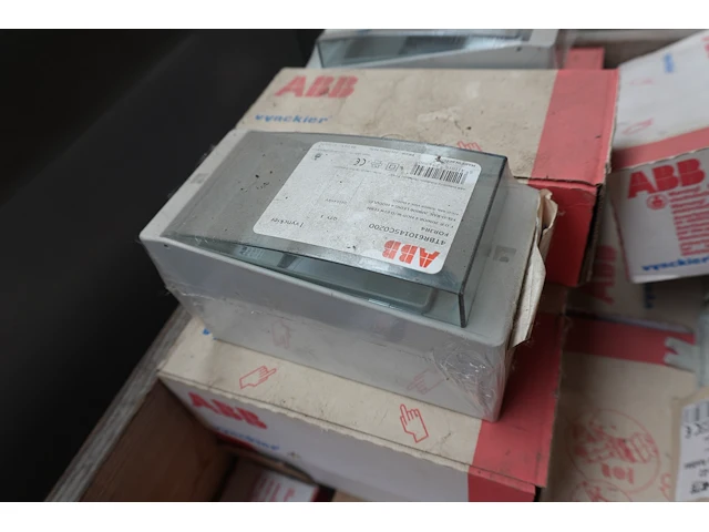 Pallet nieuw elektriciteitsmateriaal abb, schneider, socomec - afbeelding 13 van  15