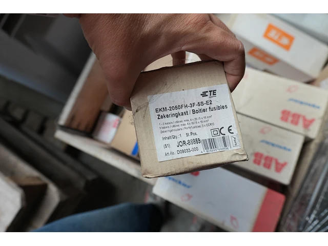 Pallet nieuw elektriciteitsmateriaal abb, schneider, socomec - afbeelding 15 van  15