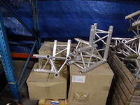 Pallet nieuwe diverse trusshoeken - afbeelding 1 van  2