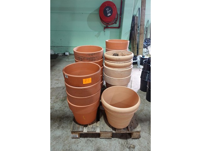 Pallet terracotta bloempotten - afbeelding 1 van  3