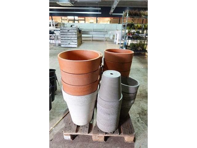 Pallet terracotta bloempotten - afbeelding 2 van  3