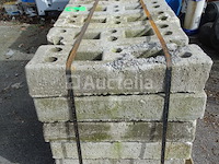 Pallet van 25 blokken voor de heras-barrière - afbeelding 2 van  3