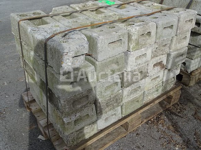 Pallet van 25 blokken voor de heras-barrière - afbeelding 3 van  3
