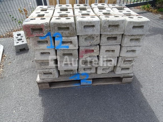 Pallet van 25 blokken voor de heras-barrière - afbeelding 1 van  3