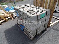 Pallet van 25 blokken voor de heras-barrière - afbeelding 2 van  3