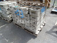Pallet van 25 blokken voor de heras-barrière