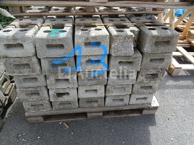 Pallet van 25 blokken voor de heras-barrière - afbeelding 2 van  4