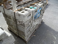 Pallet van 25 blokken voor de heras-barrière - afbeelding 3 van  4