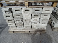 Pallet van 25 blokken voor de heras-barrière - afbeelding 4 van  4