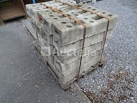 Pallet van 25 blokken voor de heras-barrière - afbeelding 3 van  4