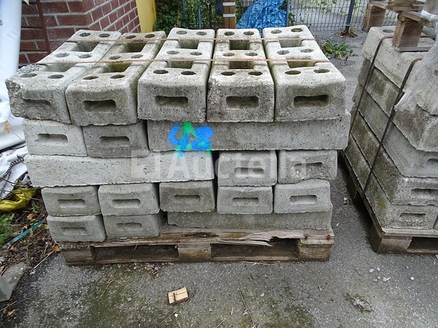 Pallet van 25 blokken voor de heras-barrière - afbeelding 1 van  3