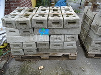 Pallet van 25 blokken voor de heras-barrière - afbeelding 1 van  3