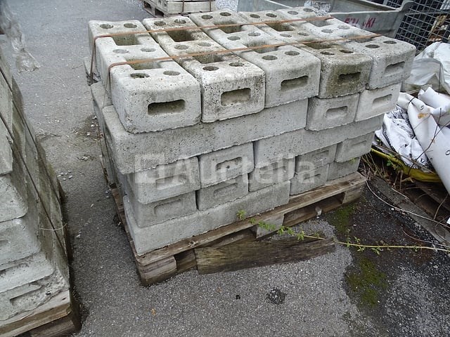 Pallet van 25 blokken voor de heras-barrière - afbeelding 3 van  3