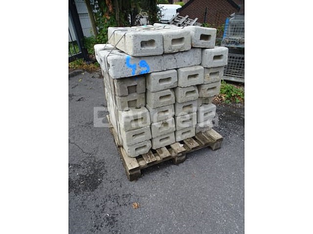 Pallet van 25 blokken voor de heras-barrière - afbeelding 1 van  4