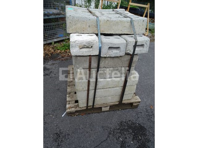 Pallet van 25 blokken voor de heras-barrière - afbeelding 2 van  4