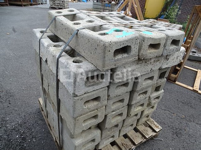 Pallet van 25 blokken voor de heras-barrière - afbeelding 4 van  4