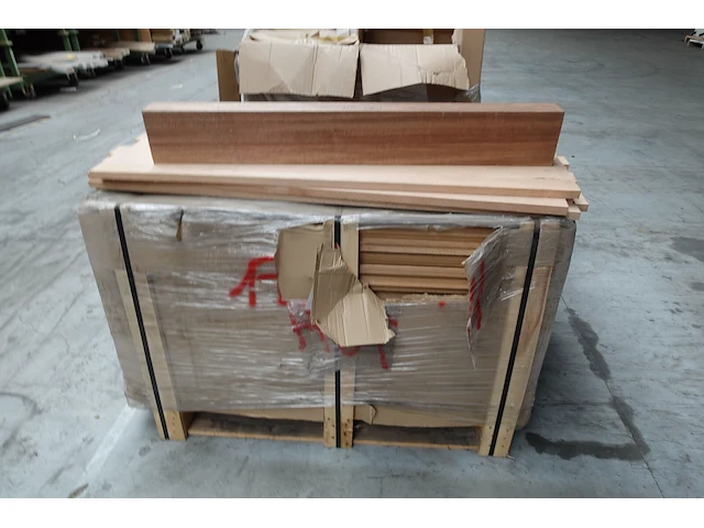 Pallet verlijmde houten lamellen - afbeelding 2 van  4