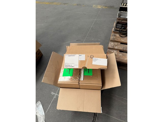 Pallet with multipe parts - afbeelding 6 van  14