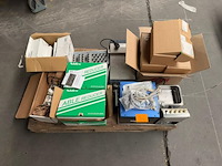 Pallet with multipe parts - afbeelding 1 van  14