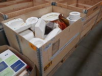 Palletbox met gipsmallen - afbeelding 1 van  5