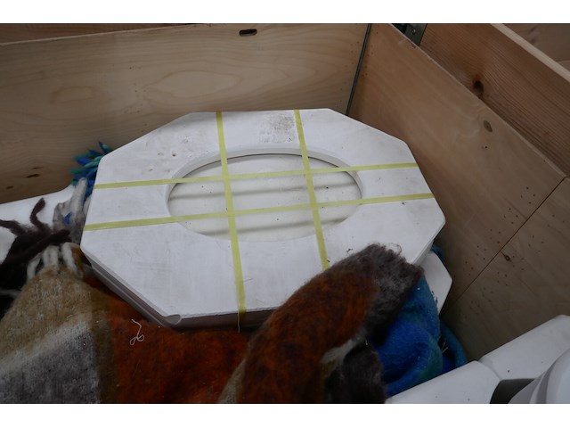 Palletbox met gipsmallen - afbeelding 3 van  5