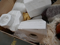 Palletbox met gipsmallen - afbeelding 5 van  5