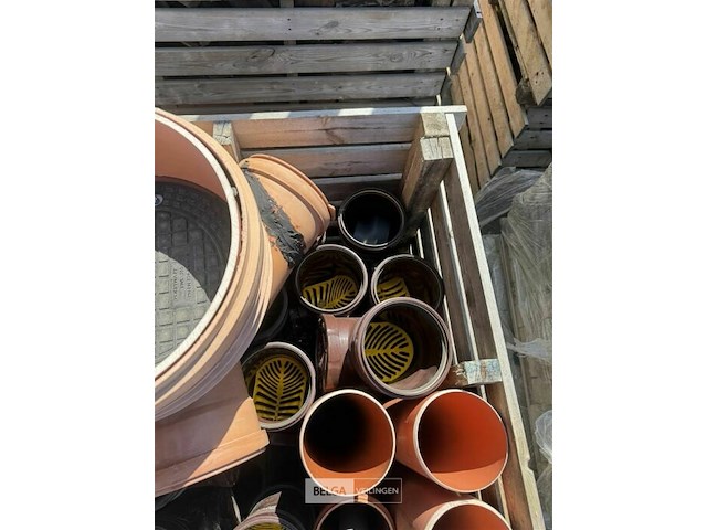 Palletbox met inhoud voor pijpmontage - afbeelding 6 van  9