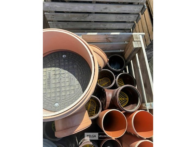 Palletbox met inhoud voor pijpmontage - afbeelding 7 van  9
