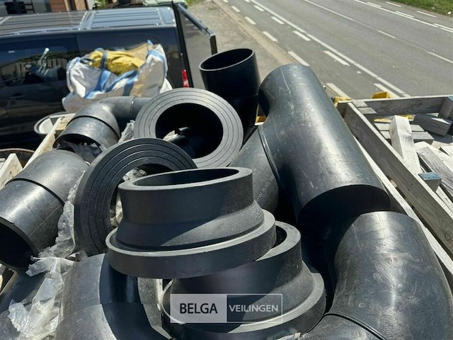 Palletbox met inhoud voor pijpmontage - afbeelding 1 van  7