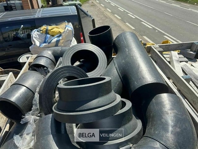 Palletbox met inhoud voor pijpmontage - afbeelding 3 van  7