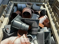 Palletbox met inhoud voor pijpmontage - afbeelding 1 van  4
