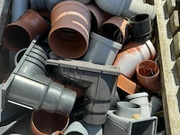 Palletbox met inhoud voor pijpmontage - afbeelding 2 van  4