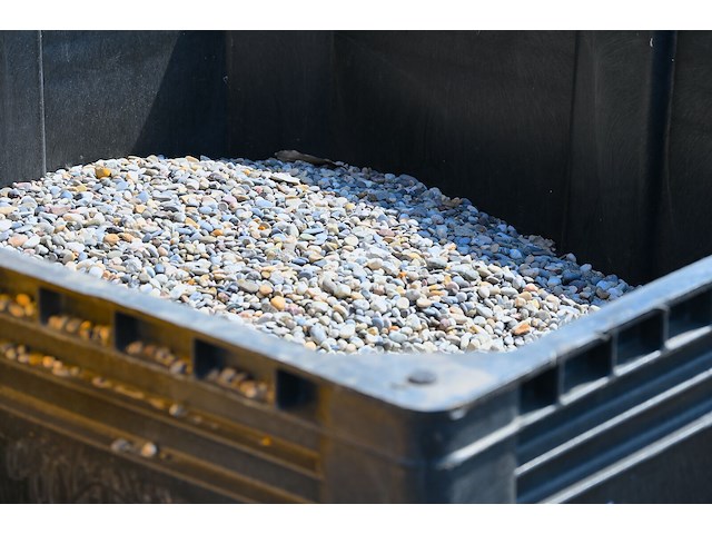 Palletbox met kiezelstenen - afbeelding 1 van  2