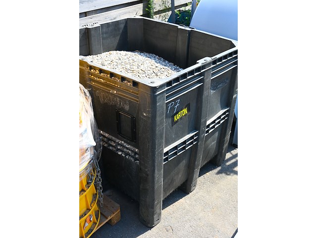 Palletbox met kiezelstenen - afbeelding 2 van  2