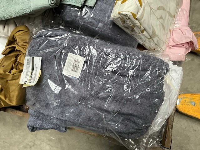 Palletdeal diverse bed- en badtextiel van o.a. walra - afbeelding 2 van  6