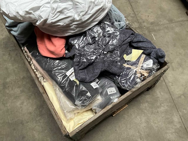 Palletdeal diverse bed- en badtextiel van o.a. walra - afbeelding 3 van  8