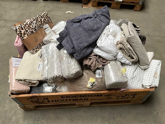 Palletdeal diverse bed- en badtextiel van o.a. walra - afbeelding 1 van  9