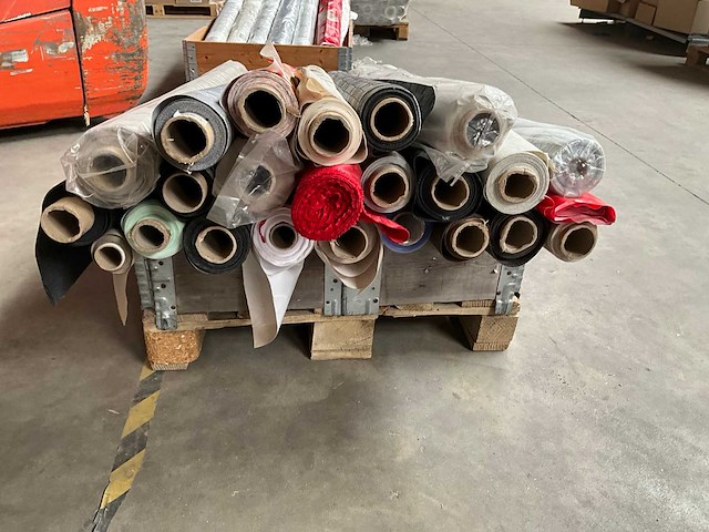 Palletdeal diverse rollen tafelzeil 140cm breed - afbeelding 3 van  4