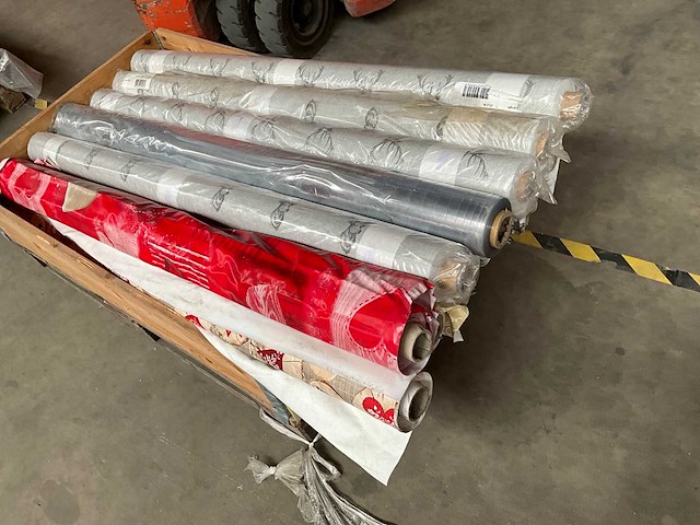 Palletdeal diverse rollen tafelzeil 140cm breed - afbeelding 1 van  4