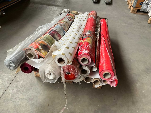 Palletdeal diverse rollen tafelzeil 140cm breed - afbeelding 1 van  5