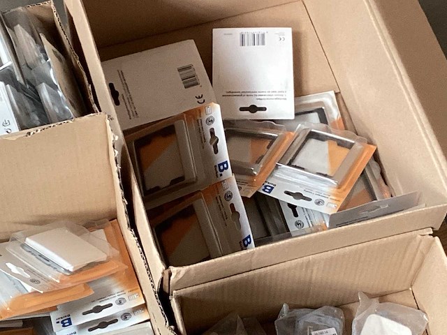 Palletdeal diverse schakelmateriaal - afbeelding 2 van  6