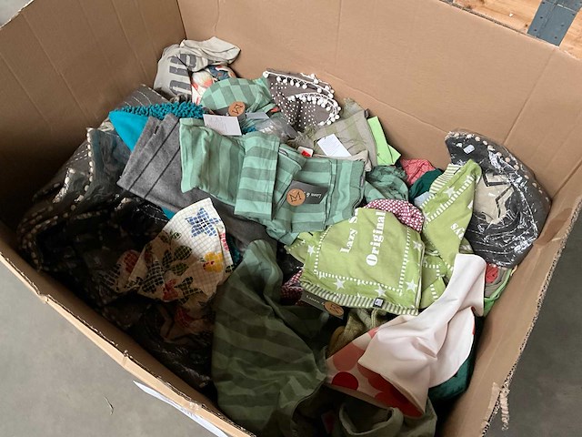 Palletdeal diverse sierkussen hoezen - afbeelding 3 van  5