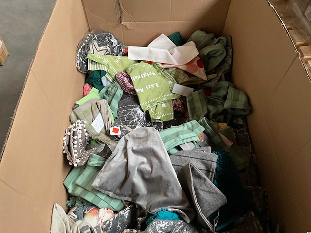 Palletdeal diverse sierkussen hoezen - afbeelding 5 van  5