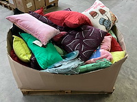 Palletdeal diverse sierkussens en hoezen van o.a. 2lif en linen & more - afbeelding 1 van  8