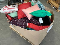 Palletdeal diverse sierkussens en hoezen van o.a. 2lif en linen & more - afbeelding 5 van  8