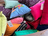Palletdeal diverse sierkussens van o.a. 2lif en linen & more - afbeelding 5 van  6